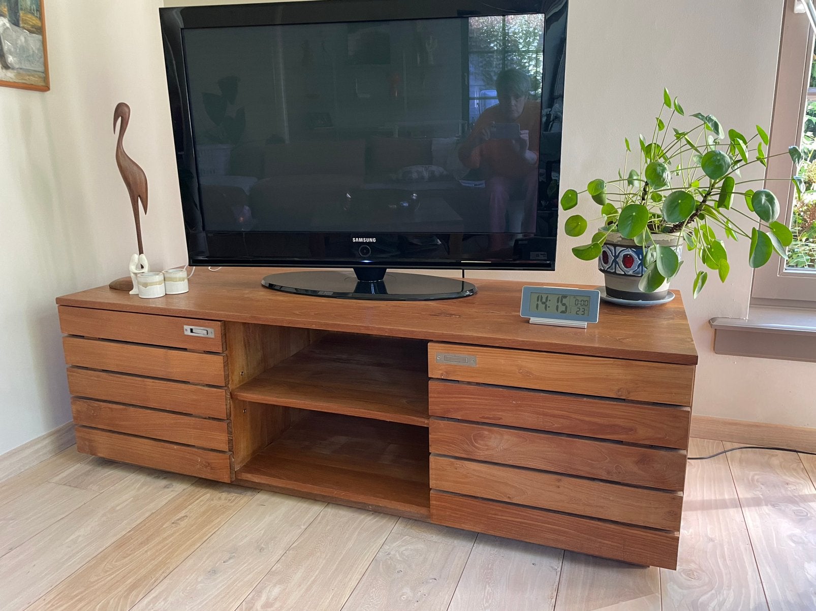 Zeer mooi tv-meubel in volle teak, Maison & Meubles, Armoires | Mobilier de télévision, Teck, Geschikt voor alle interieurs, Moins de 100 cm