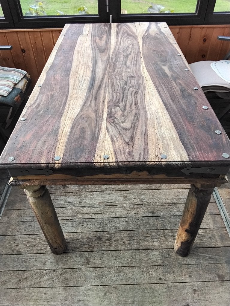 Table en noyer noir, Enlèvement
