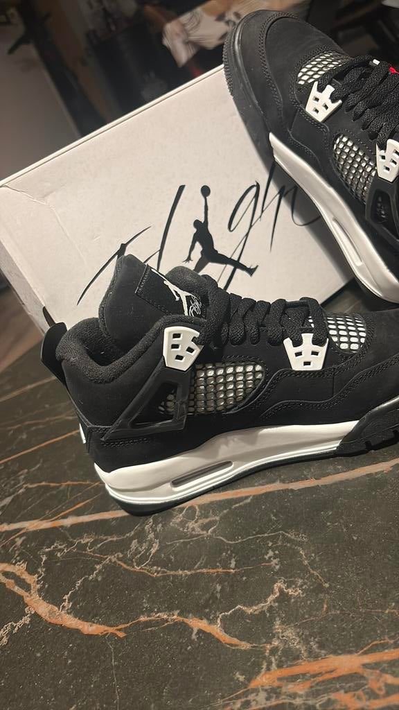 Jordan4 maat 37,5, Ophalen of Verzenden, Zo goed als nieuw