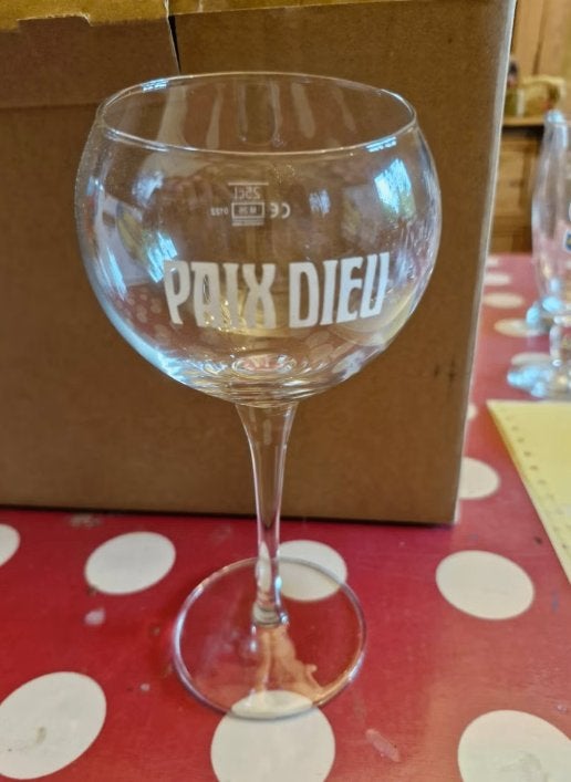 set 6 nieuwe PAIX DIEU bierglazen in doos (25cl)  - M26, Verzamelen, Ophalen of Verzenden, Nieuw, Glas of Glazen