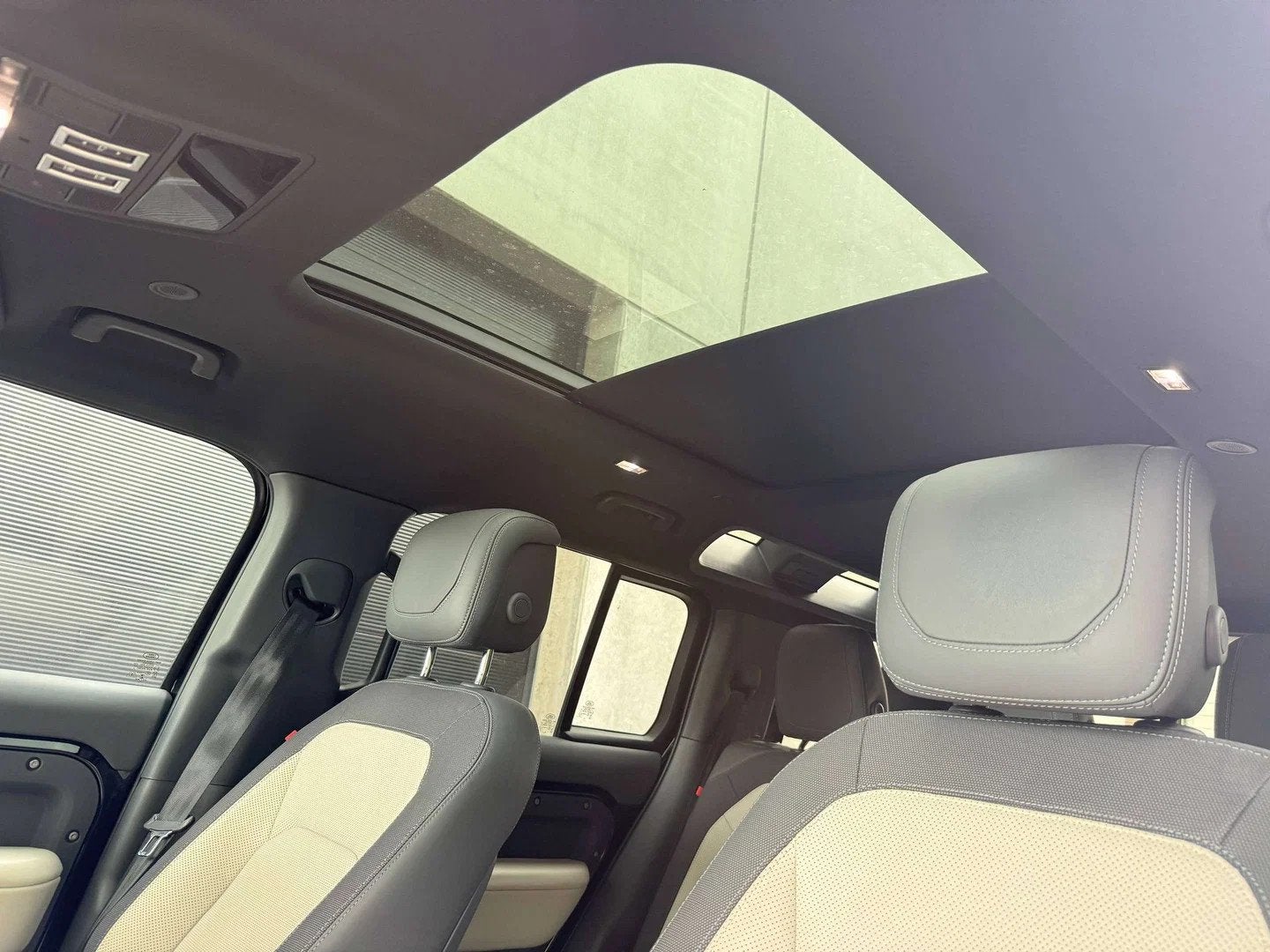 Land Rover Defender Plug in HybridDefender 110 X-Dynamic HSE, Automaat, Gebruikt, 300 pk, https://public.car-pass.be/vhr/1b071aec-f476-4c7b-9270-4a865aa0dd41