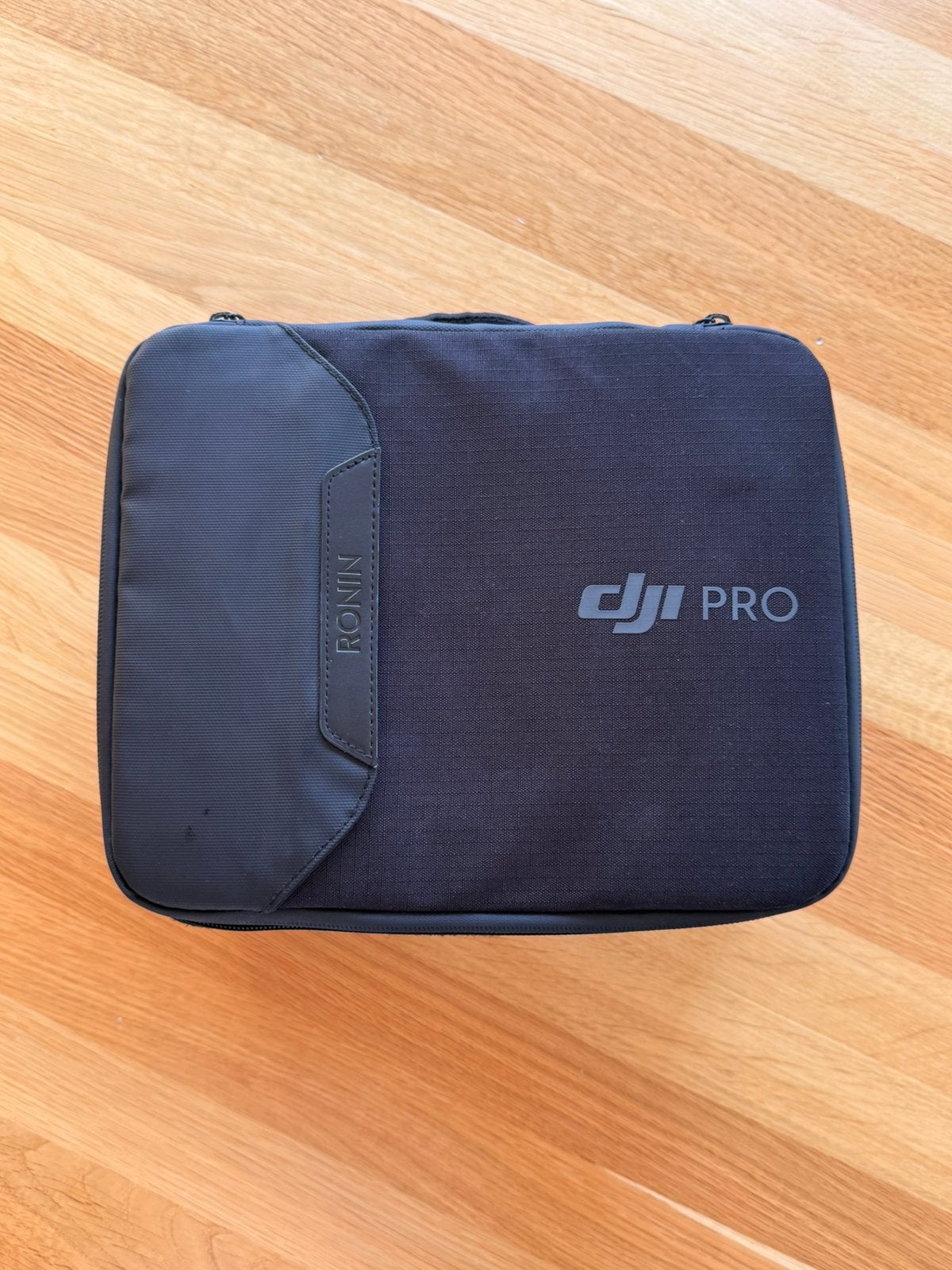 DJI RS 2 Pro Combo – État impeccable – Utilisé 5x – Complet, Enlèvement, 1980 à nos jours, Autres types