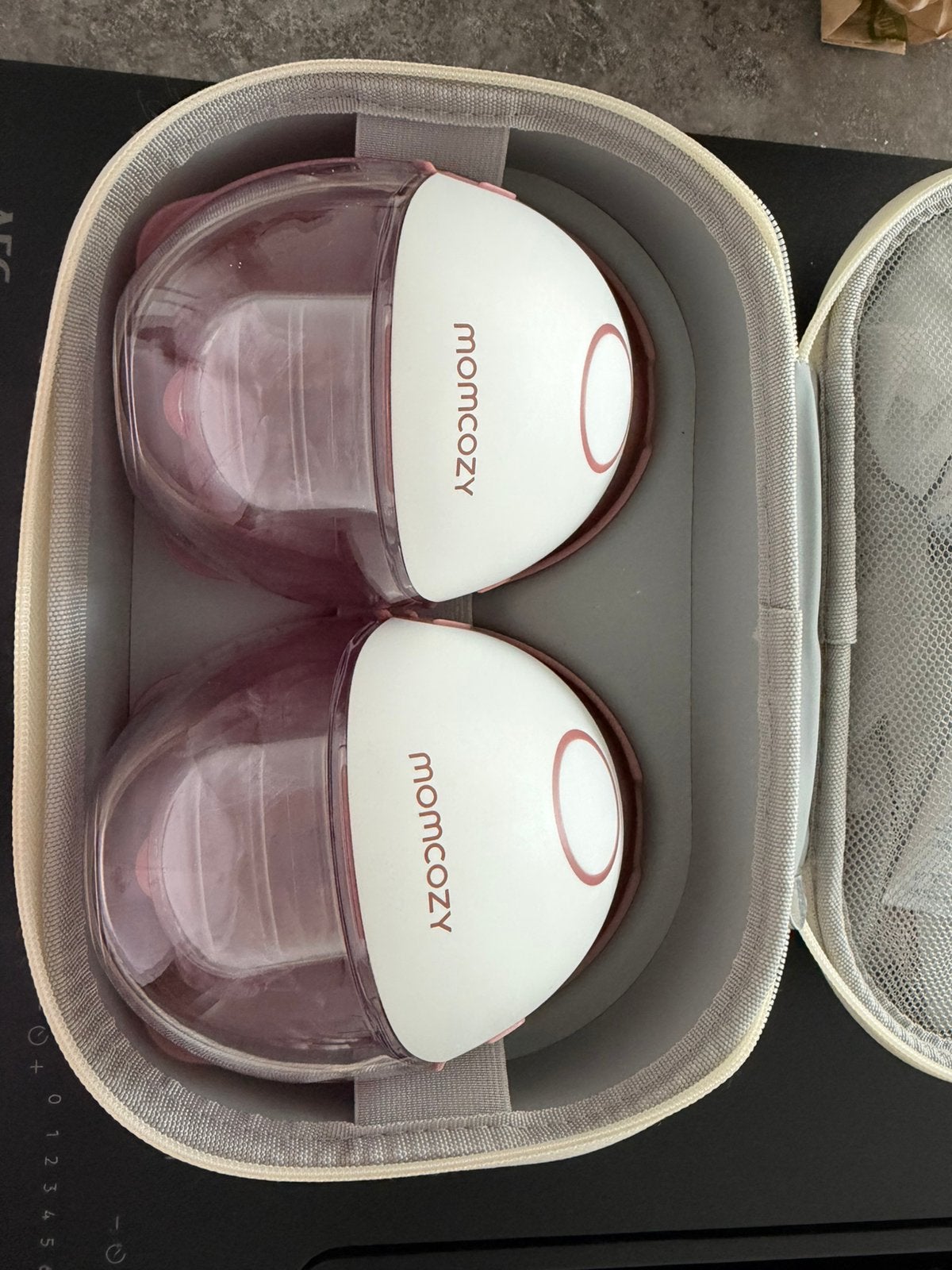 Momcozy M6 handsfree borstkolf - zeer goede staat, Kinderen en Baby's, Babyvoeding en Toebehoren, Ophalen, Borstkolf, Zo goed als nieuw