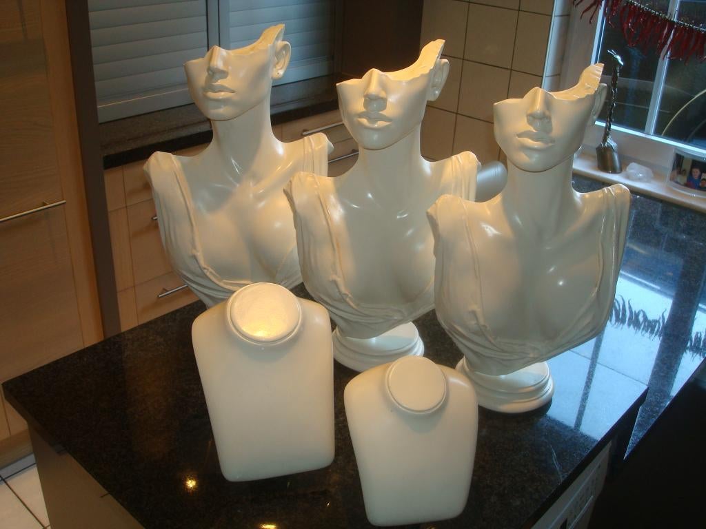 Borstbeelden / Etalagemateriaal voor bv juwelen of decoratie, Ophalen