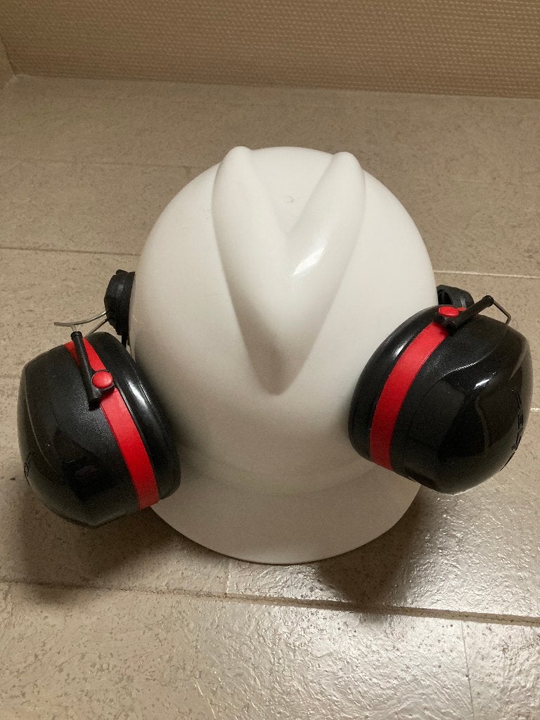 ONGEBRUIKTE Veiligheidshelm met gehoorbescherming, Bricolage & Construction, Casques de sécurité, Enlèvement, Neuf