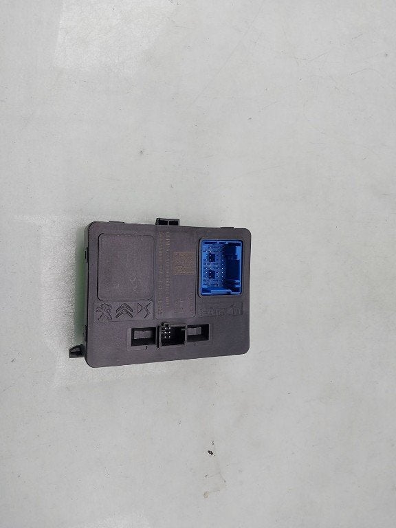 ORDINATEUR GESTION TEMPERATURE Volvo 240 / 242 / 244, Info@volvocars.com, Volvo Car Germany GmbH, Siegburger Straße 229
50679  Köln, DE