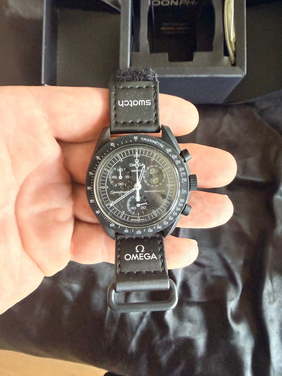Omega x Swatch MoonSwatch - Snoopy, Montre-bracelet, Swatch, Comme neuf, Enlèvement