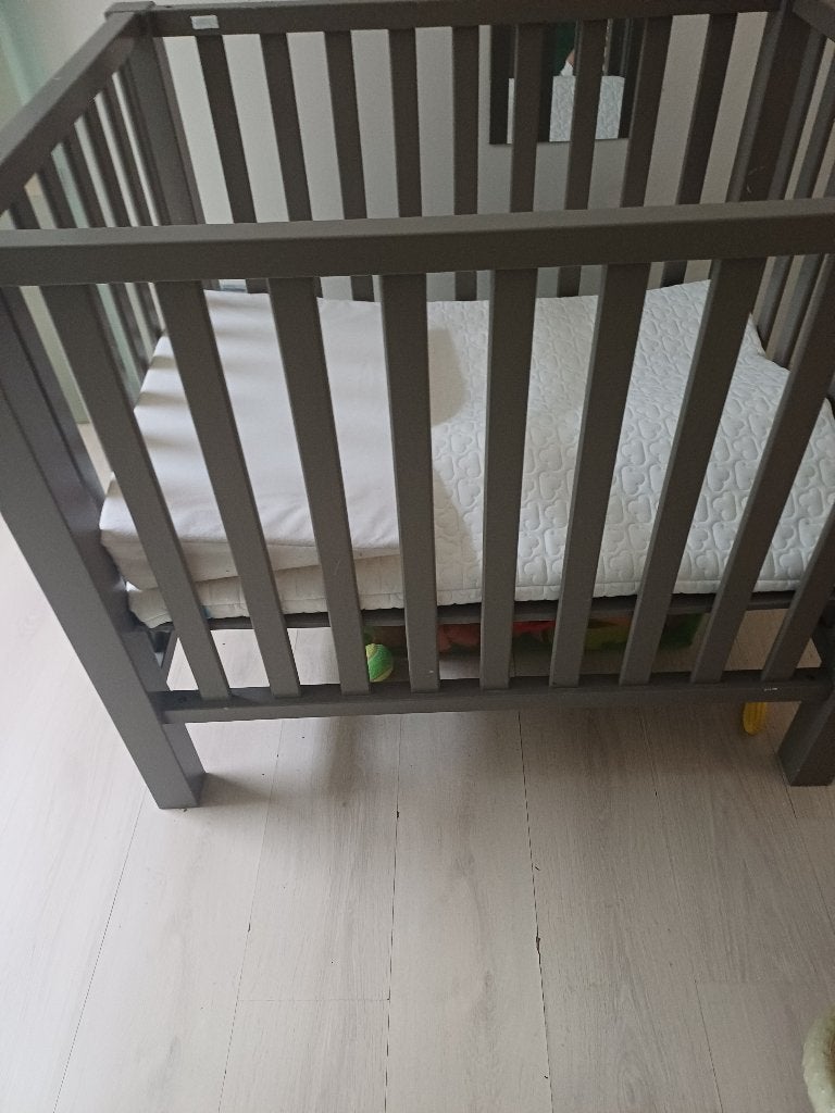 babybox 30 euro, met matras 40., Kinderen en Baby's, Ophalen, Zo goed als nieuw, Rechthoekig, In hoogte verstelbaar