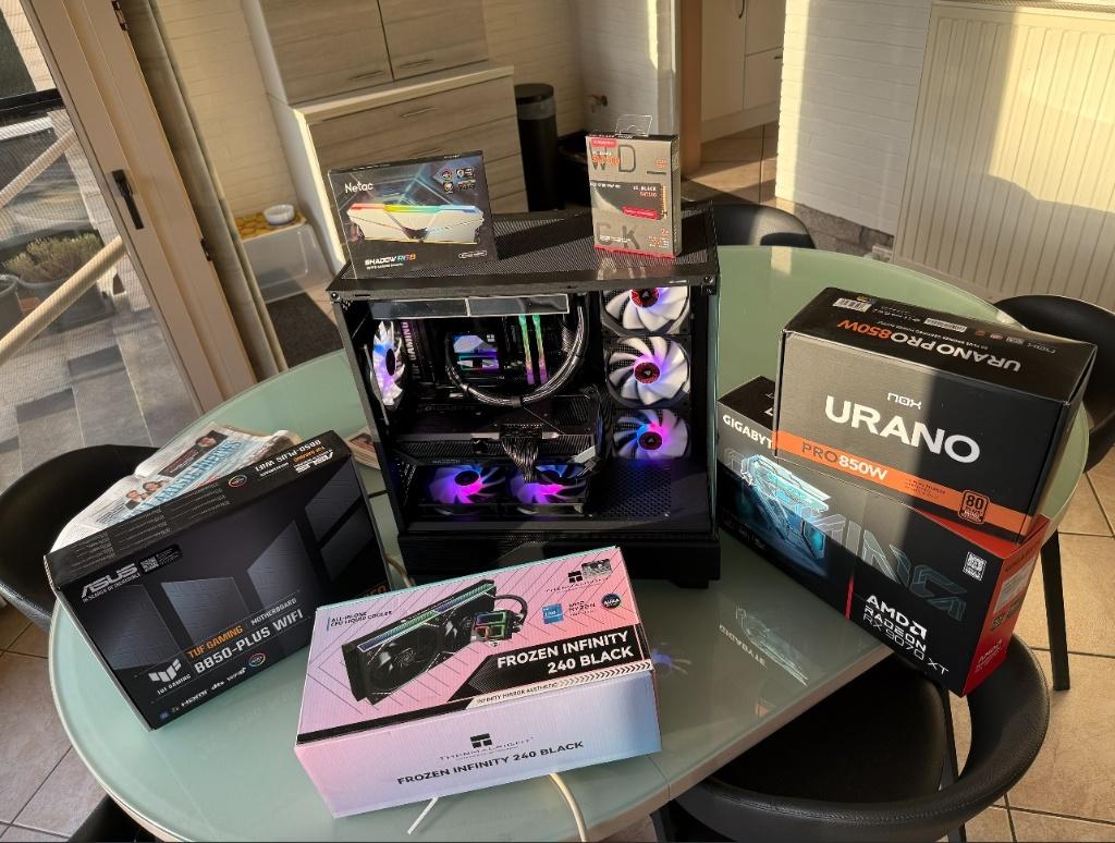 NIEUWE Ryzen 7 9850x3D, RX9070xt, ssd, 32Gb ram,850w voeding, Computers en Software, Desktop Pc's, Nieuw, 4 Ghz of meer, HDD, SSD