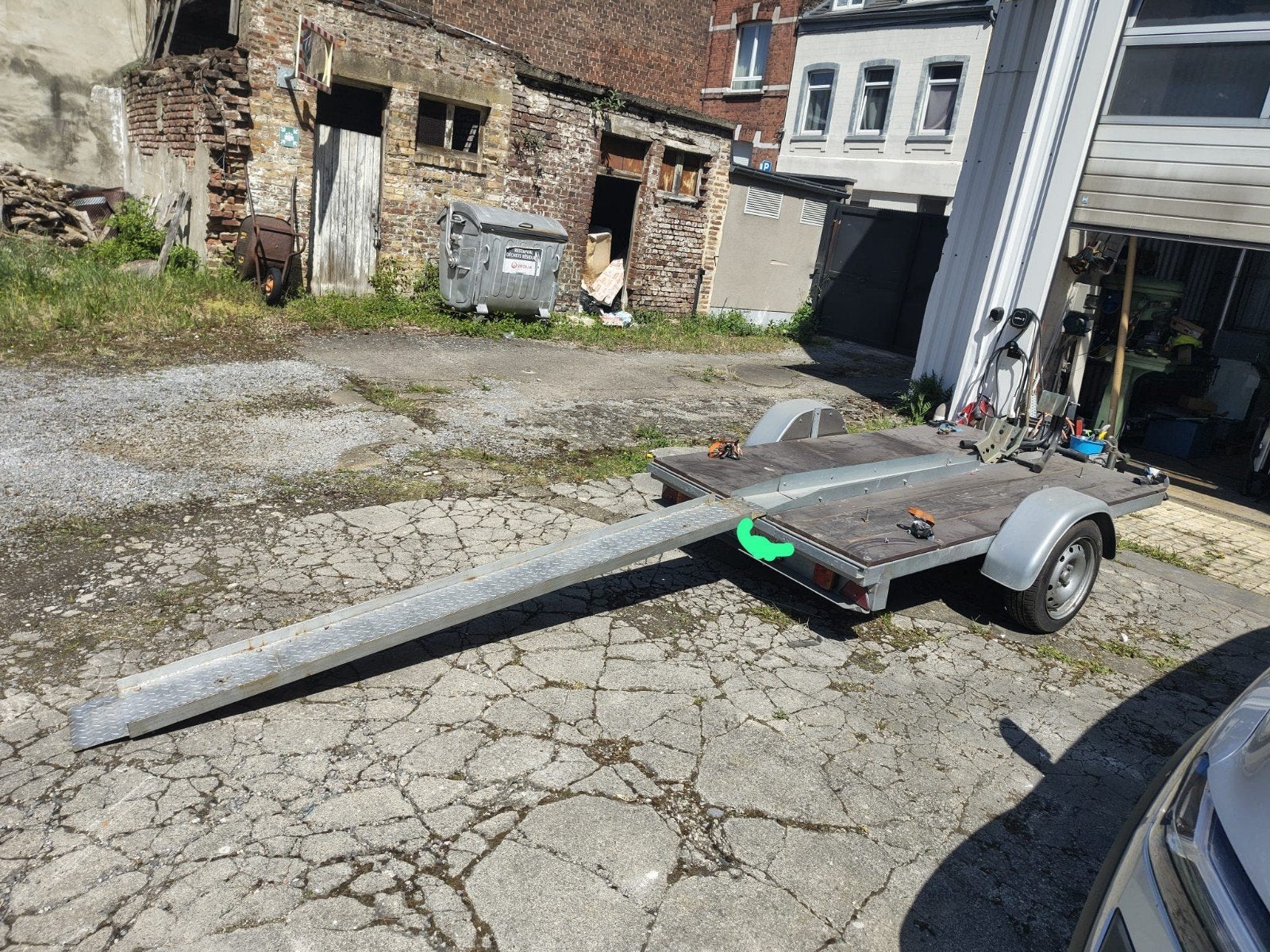 Remorque porte-moto avec bloque-roue et rampe (-750kg) / Mot, Autos : Divers, Remorques
