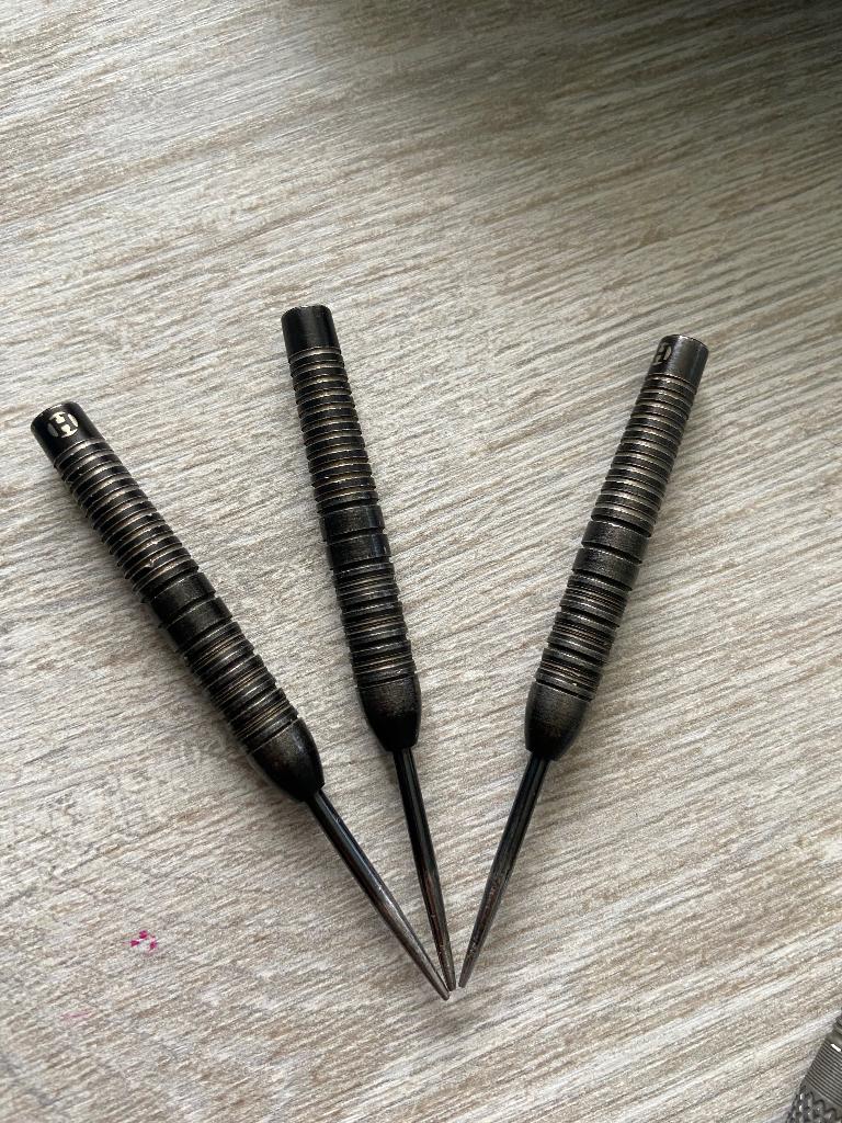 Darts Damon Heta, Sport en Fitness, Darts, Ophalen of Verzenden, Zo goed als nieuw, Pijlen