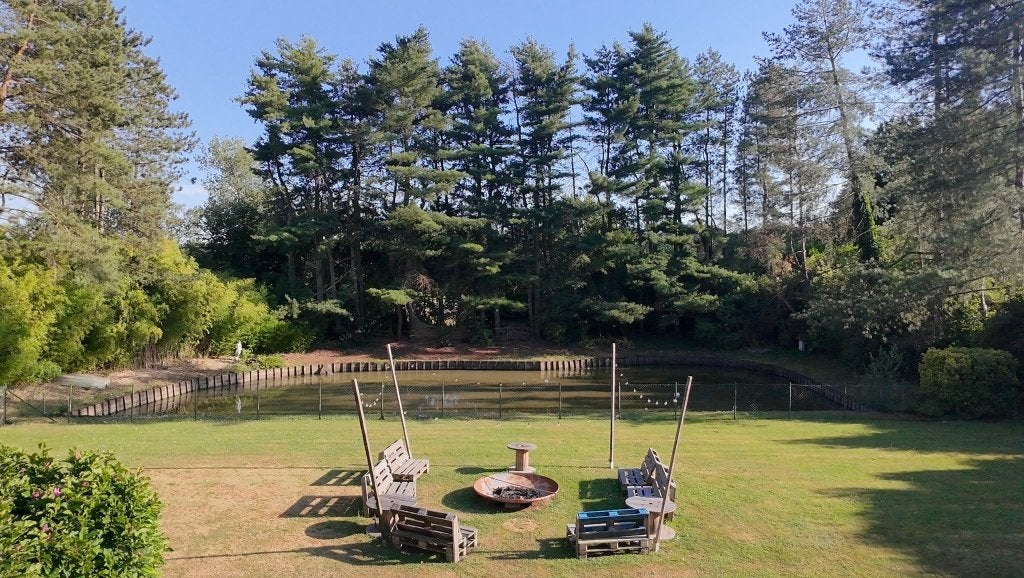 Mooi natuurdomein met vergunde chalet en vijver (4248m²), 100 m², 2 kamers, Vrijstaande woning, Verkoop zonder makelaar