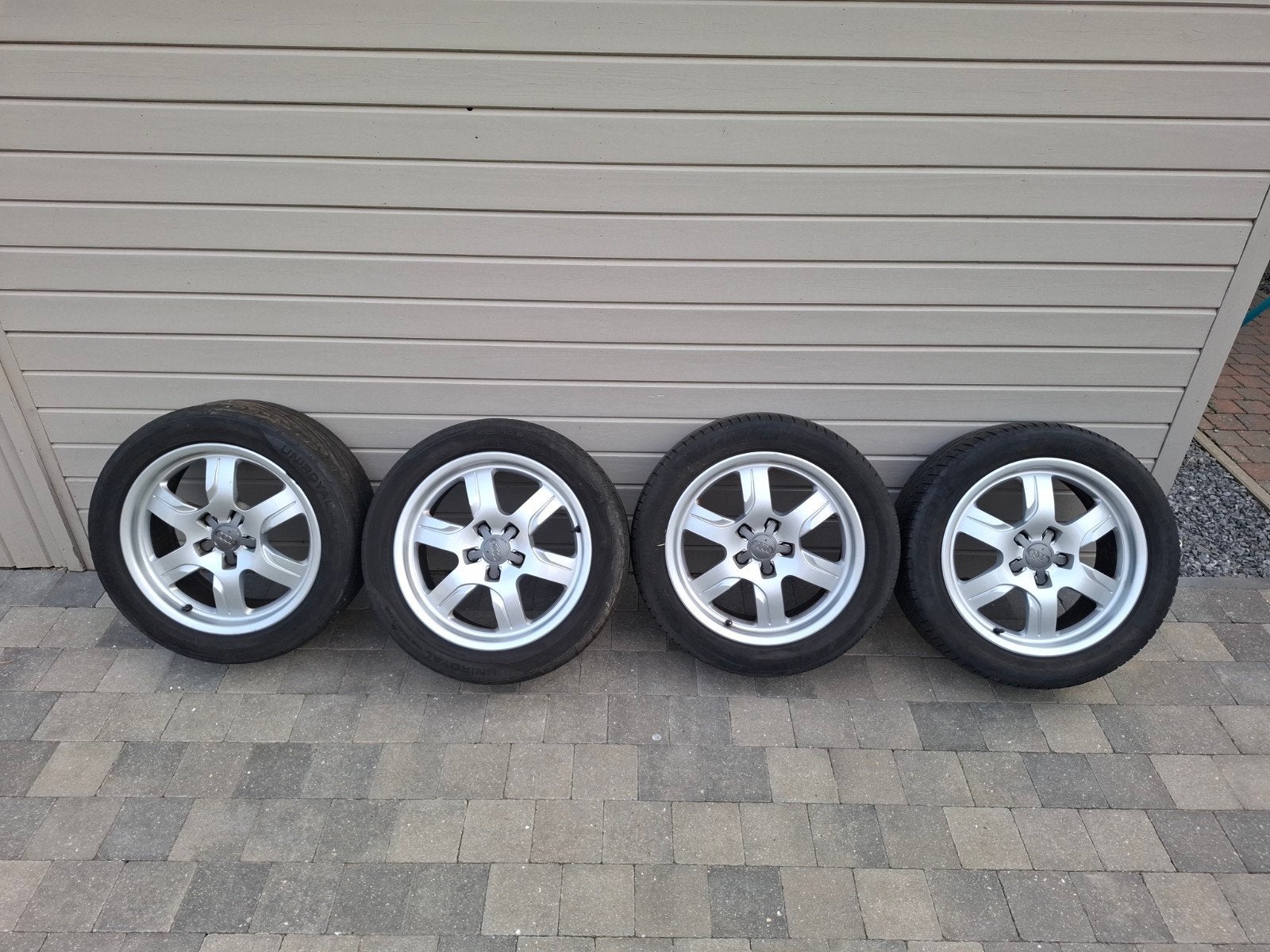 4velgen met band 225 50 R17, Ophalen, Band(en)