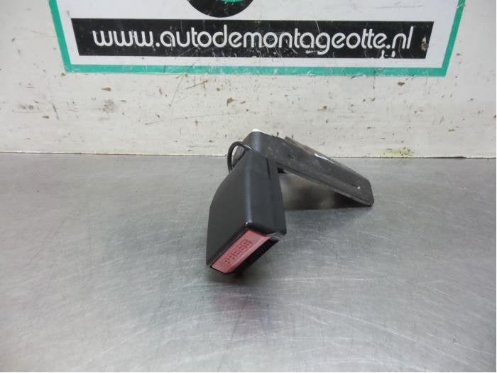 Insertion ceinture de sécurité arrière gauche d'un Citroe, -, Utilisé, -, -