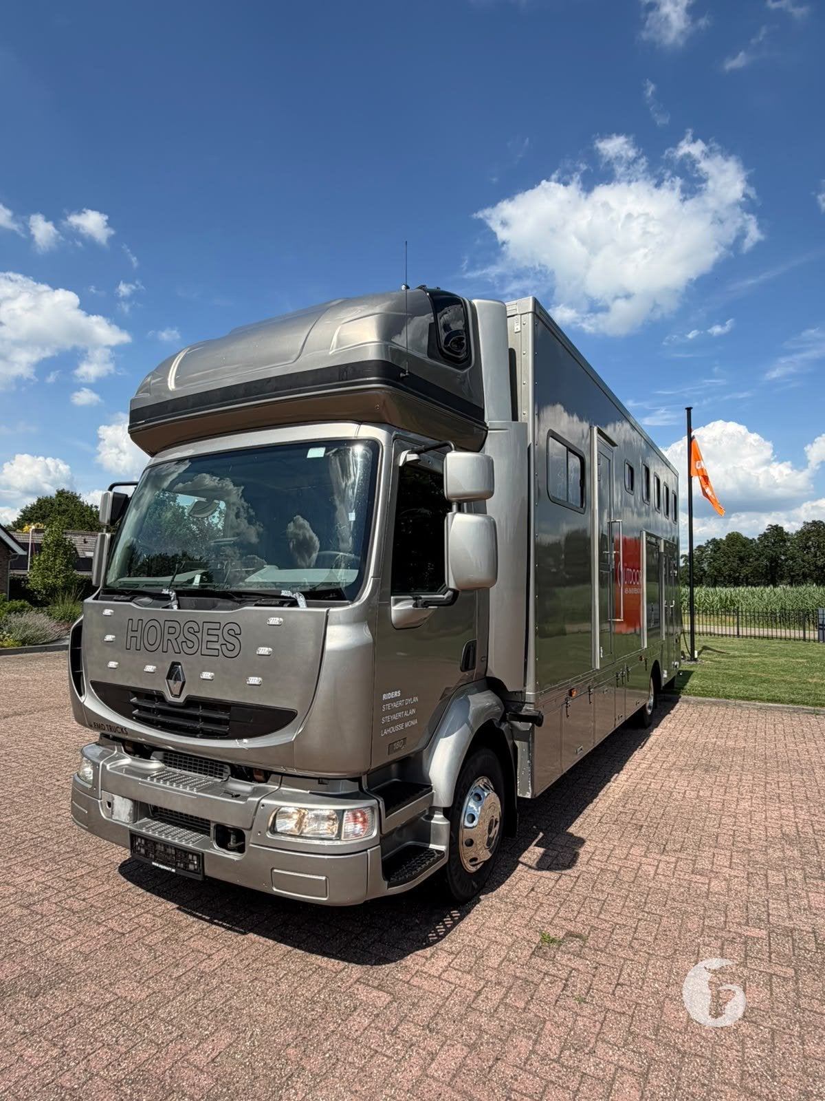 Prachtige Renault paardenvrachtwagen uit 2006! Luxe living!, Ophalen, Zo goed als nieuw
