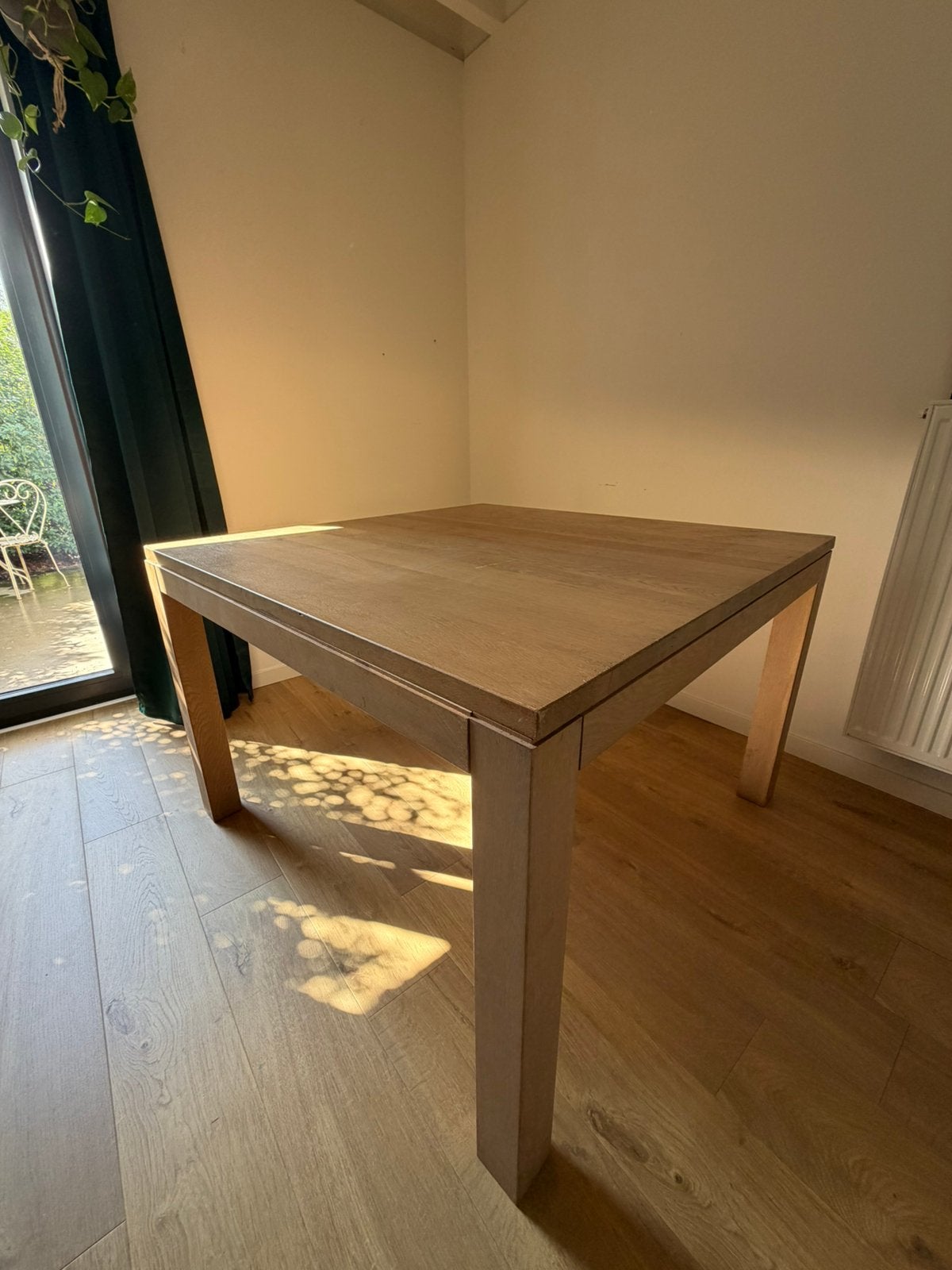 Vierkante houten eettafel 120 x 120 cm – met gebruikssporen, Huis en Inrichting, Ophalen, Gebruikt, Vierkant, Vier personen