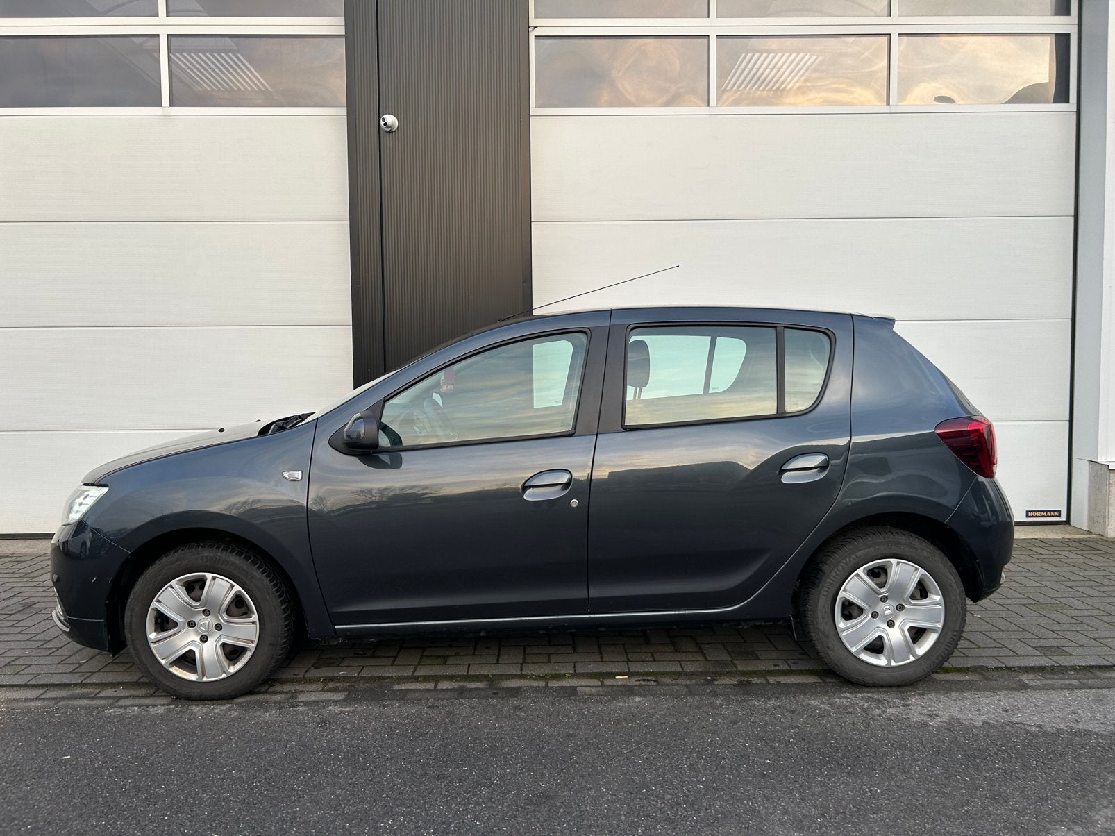 Dacia Sandero 1.0i / Airco / Navi / Parkeersensoren, Argent ou Gris, Achat, Euro 6, Entreprise
