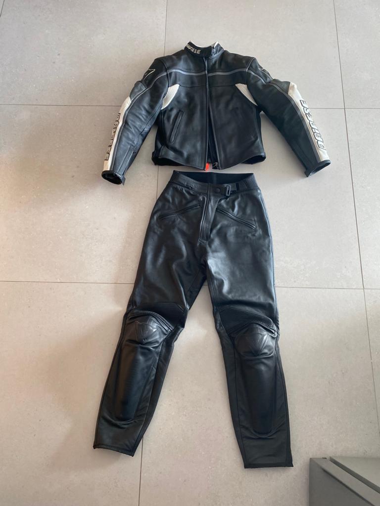Dainese tweedelig motorpak maat 42/44, Motoren, Kleding | Motorkleding, Ophalen, Tweedehands, Dames, Combipak
