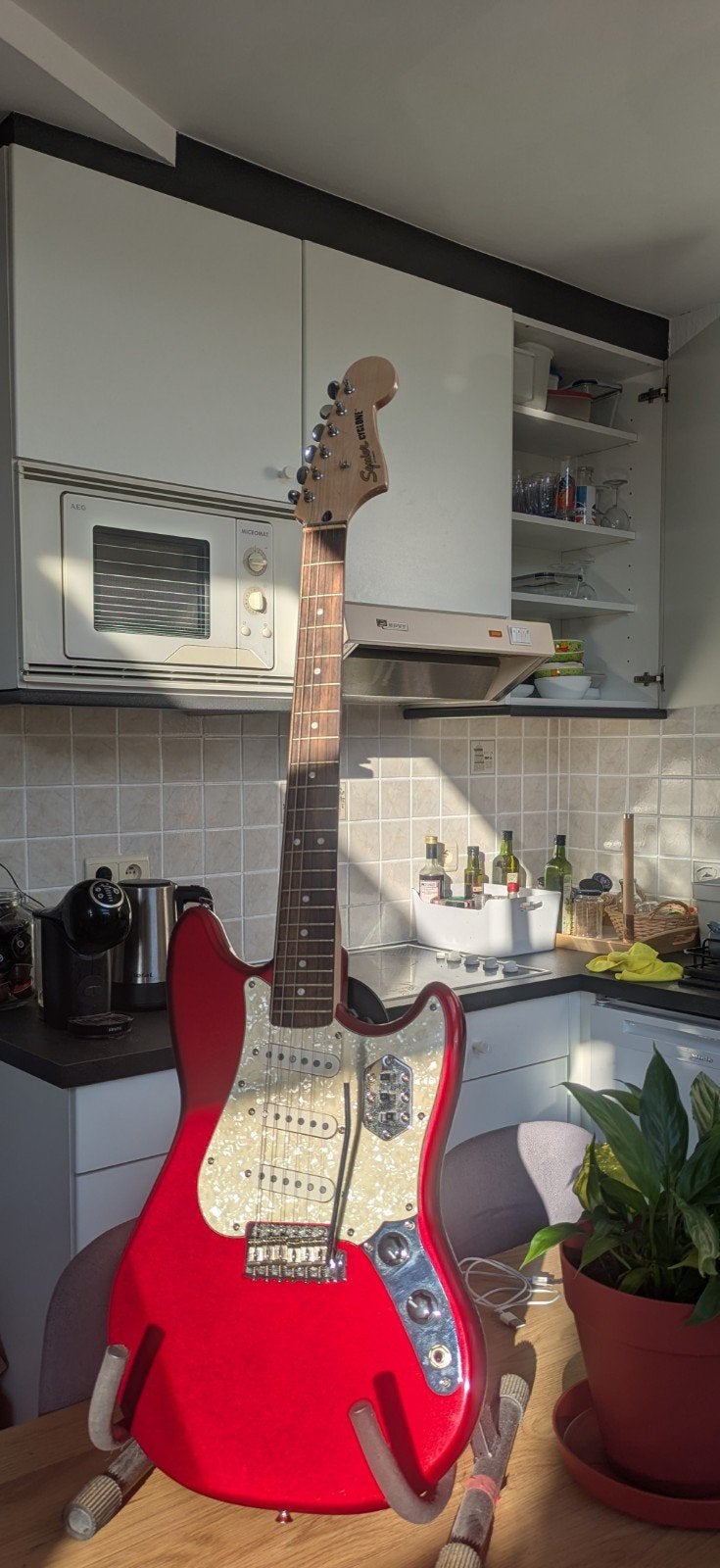 SQUIER CYCLONE - Excellent état, Musique & Instruments, Instruments à corde | Guitares | Électriques