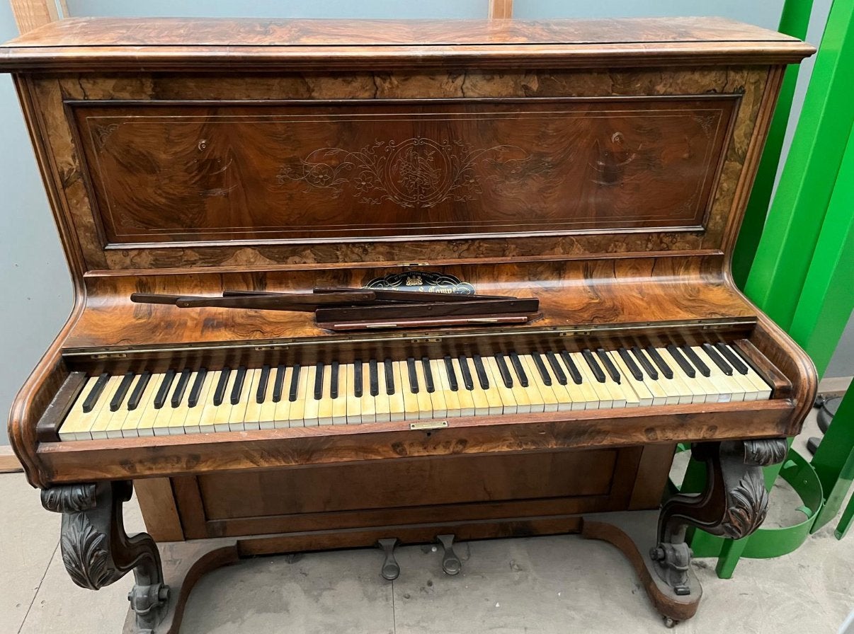 Gratis piano, Musique & Instruments, Pianos, Brillant, Brun, Enlèvement, Utilisé