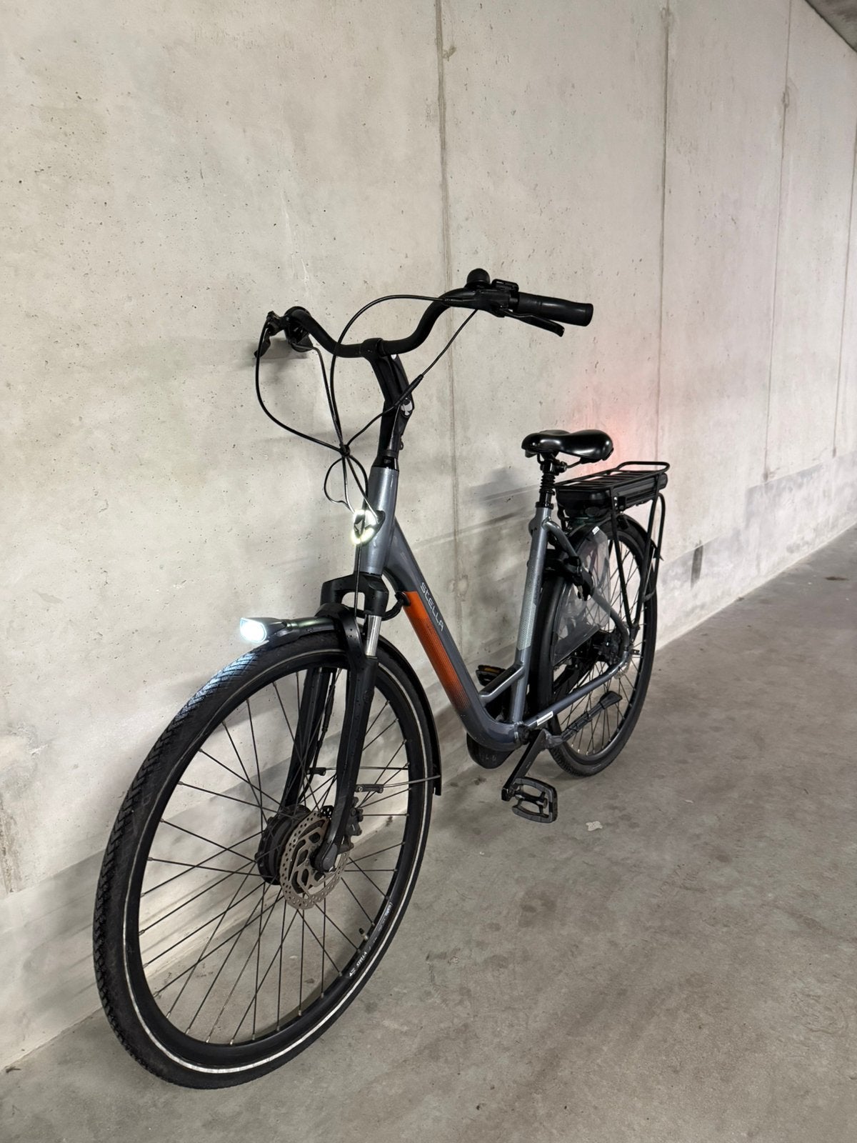 NETTE STELLA E-BIKE, Fietsen en Brommers, Zo goed als nieuw, 47 tot 51 cm, 50 km per accu of meer, Ophalen