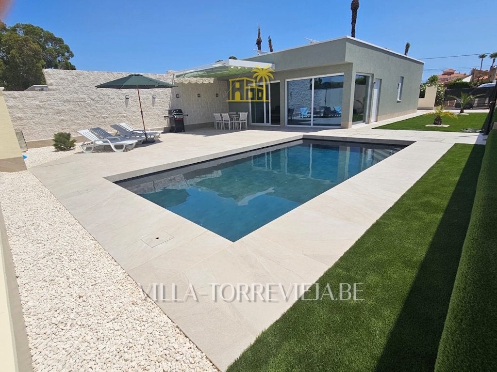A louer villa sur 400m² avec piscine privée 8x4(max 4 pers), Propriétaire, Village, Maison de campagne ou Villa, Costa Blanca