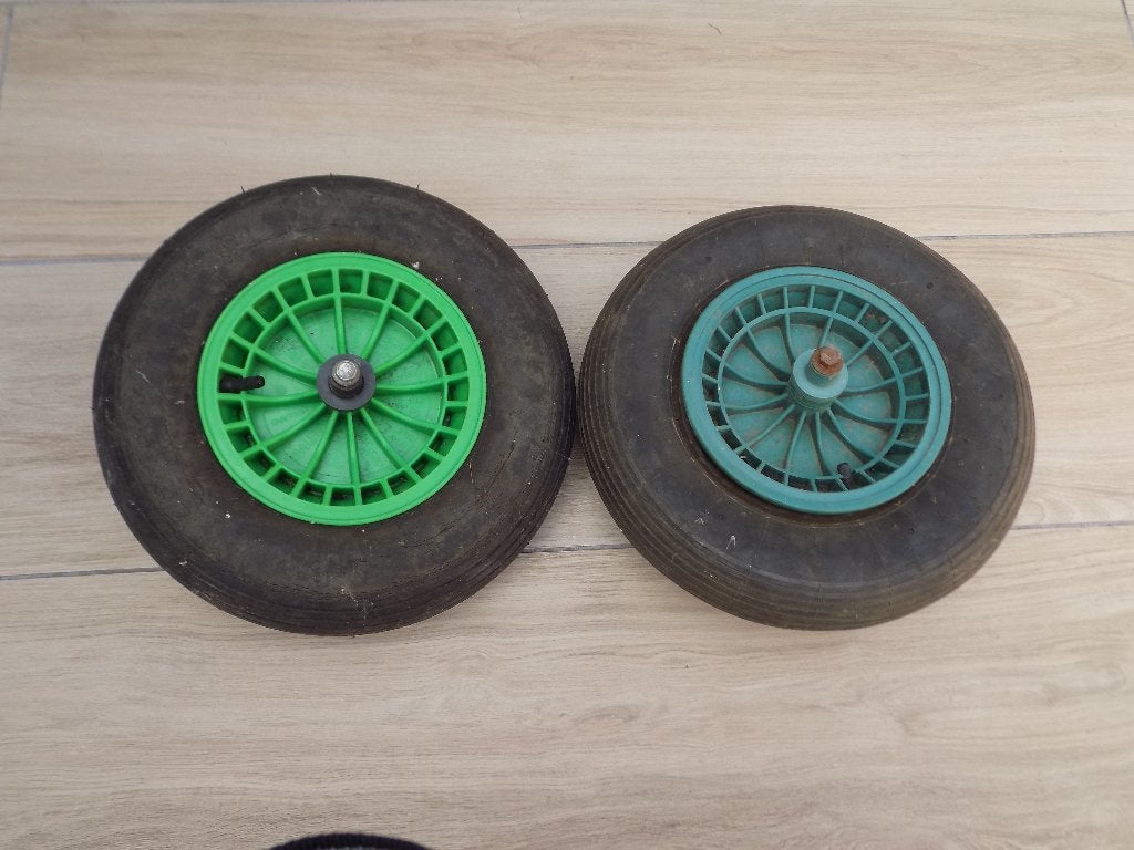 2 kruiwagen wielen, Tuin en Terras, Ophalen, Gebruikt, Handmatig, Eenwielig