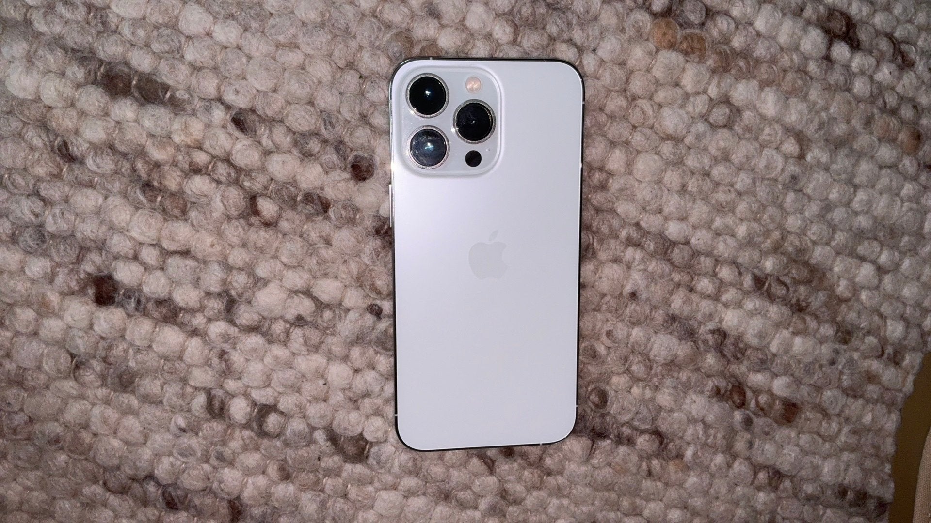 iPhone 13 pro, PARFAIT ÉTAT, câble inclus, Avec simlock (verrouillage SIM), 128 GB, 78 %, Comme neuf