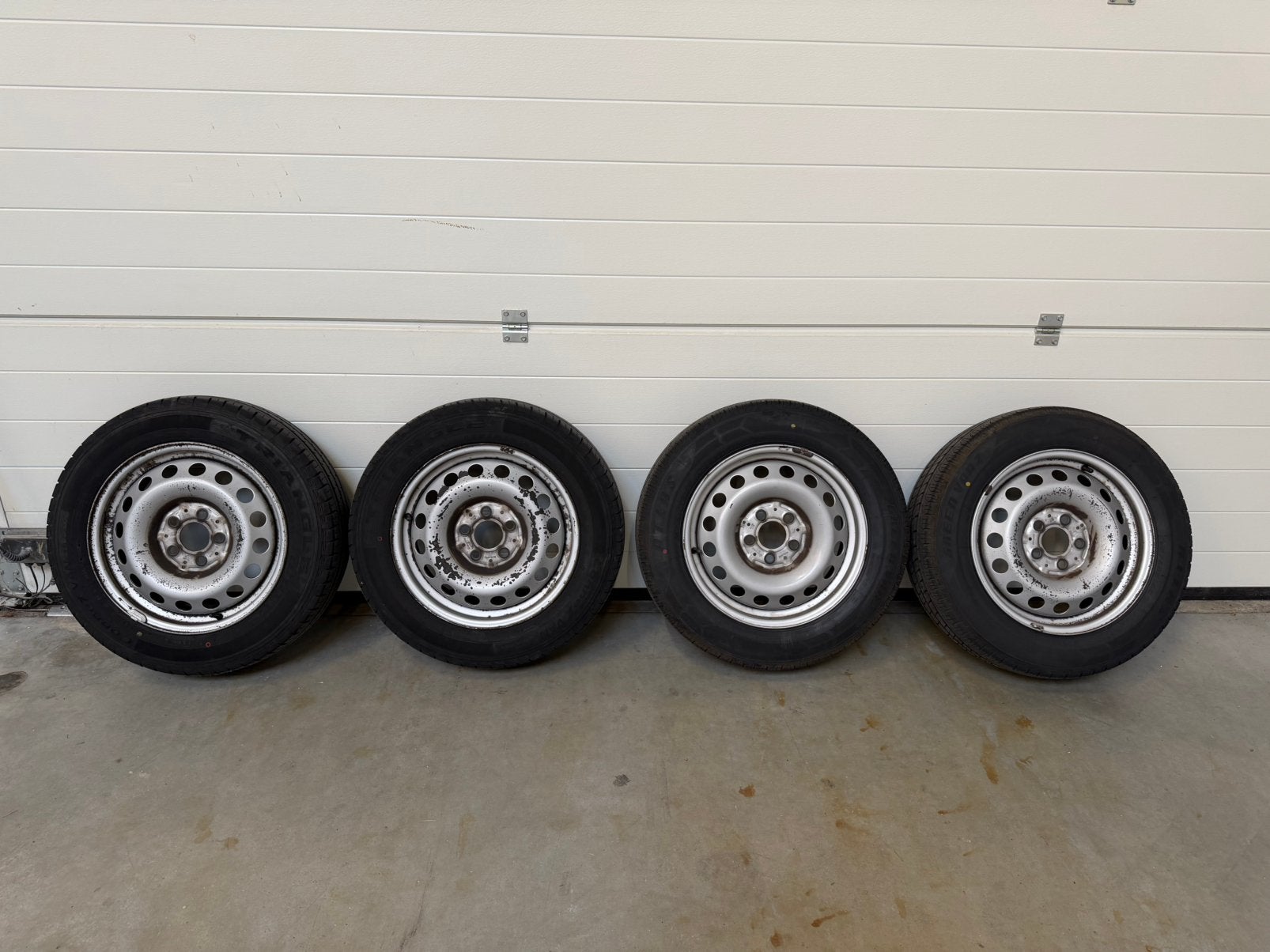 Stalen velgen Mercedes Vito banden perfect, Auto-onderdelen, Ophalen, Band(en)