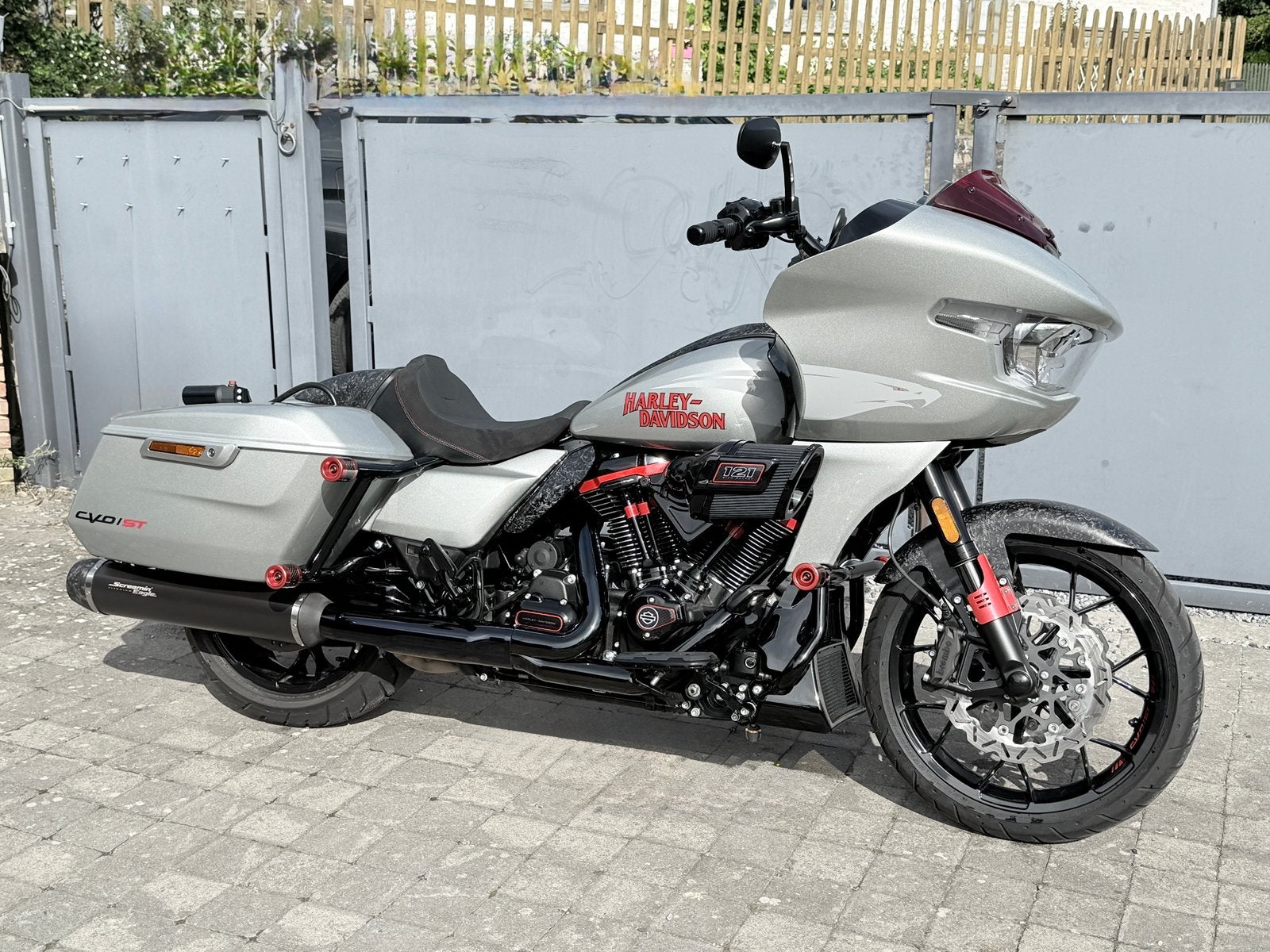 Harley Road Glide ST 02/2026, Motoren, Motoren | Harley-Davidson, 2 cilinders, Nieuw, Handvatverwarming, Particulier