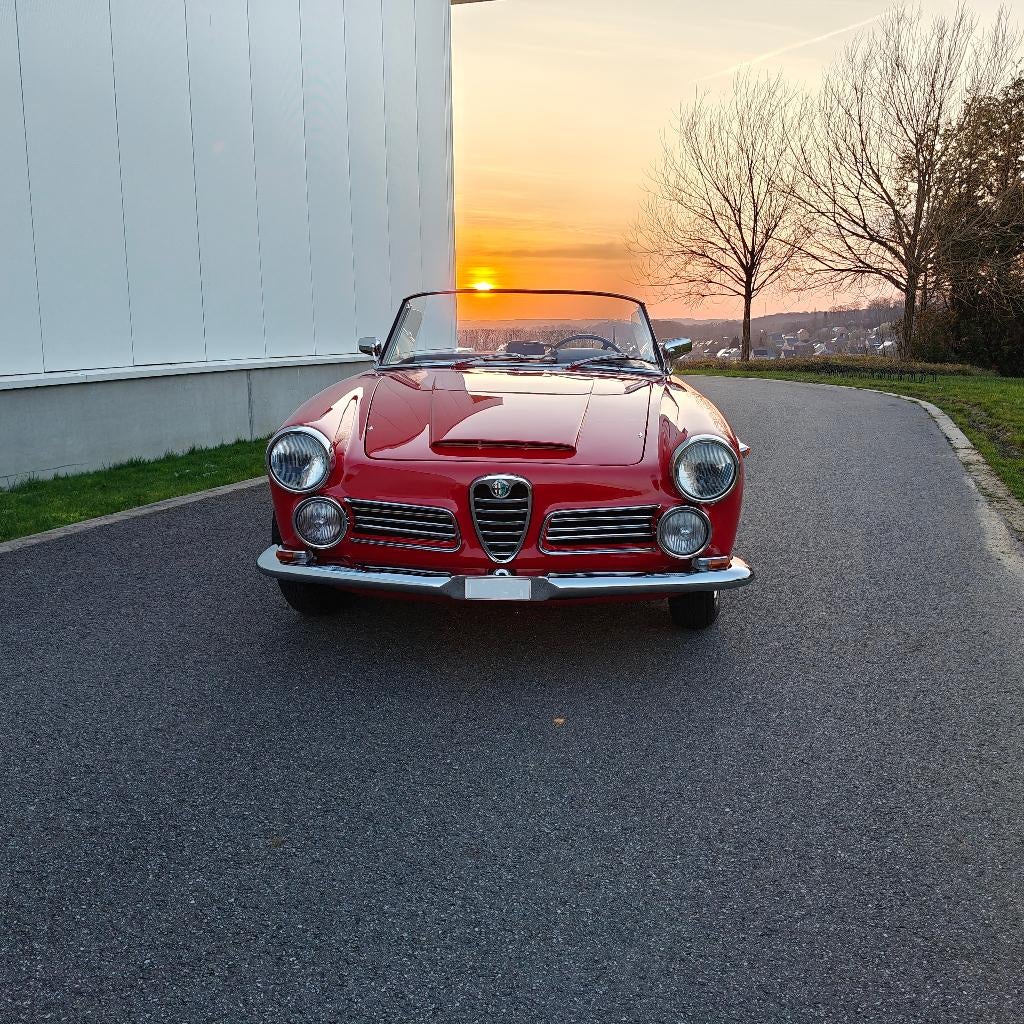 Alfa Romeo 2600 Touring Spider, Auto's, Achterwielaandrijving, Beige, Cabriolet, Spider