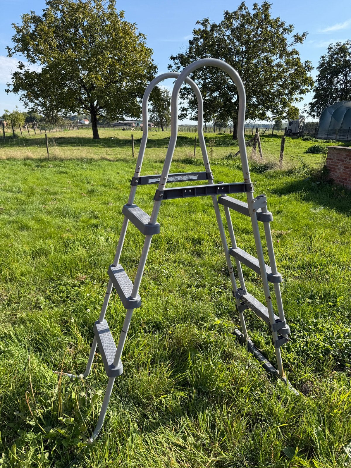 Gratis zwembadladder met 3 treden aan beide kanten, Enlèvement, Utilisé, Échelle