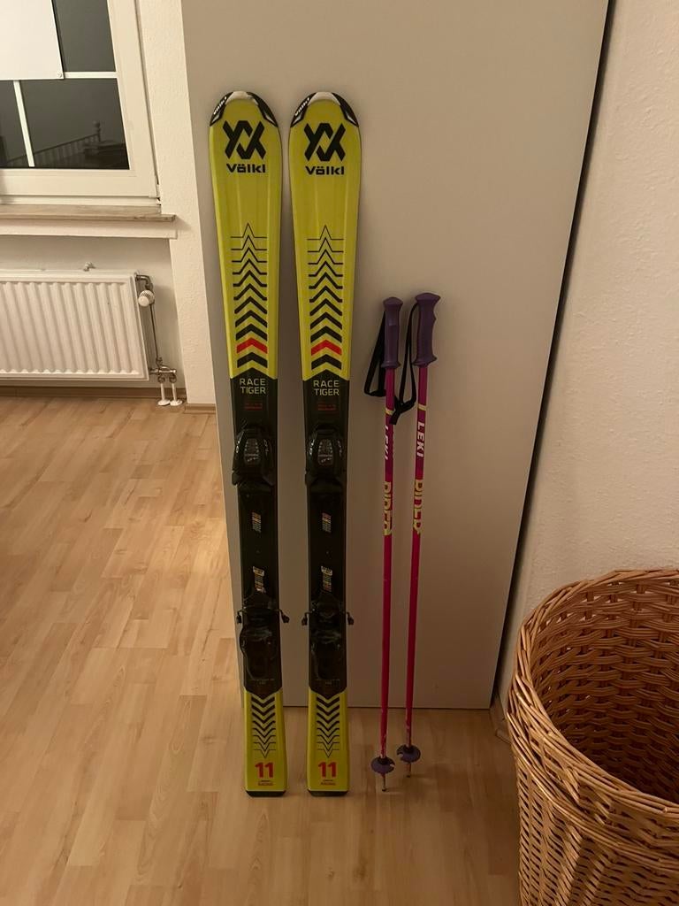 Kinder ski’s 130 cm met stokken, Ophalen, Zo goed als nieuw, Ski, Stokken