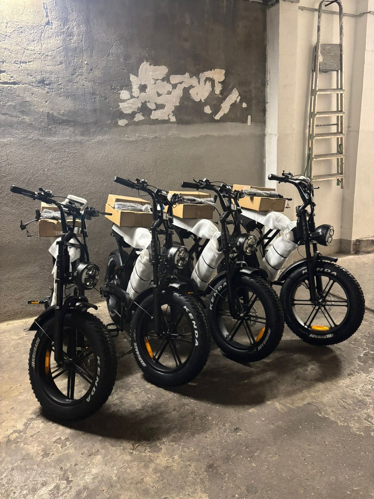 FATBIKE H9 nieuw in de doos, Fietsen en Brommers, Elektrische fietsen, Ophalen of Verzenden, Zo goed als nieuw