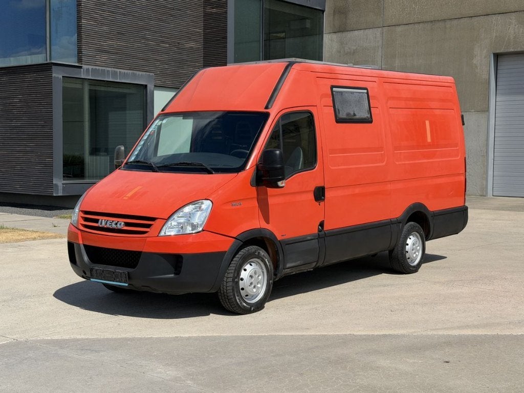 Camper Iveco Daily 2.3L Zonnepanelen Dakraam Zekeringskast, Auto's, Bestelwagens en Lichte vracht, 4 deurs, Elektrische ramen