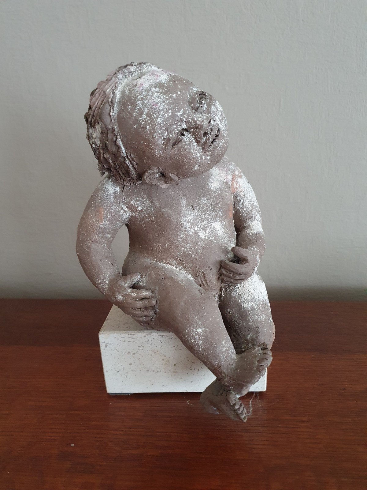 keramisch beeldje jong kind van Mihé, Antiek en Kunst, Ophalen