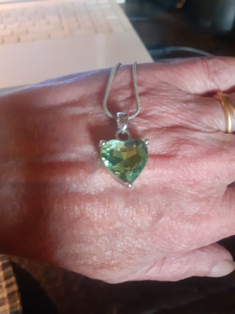 Halsketting met groene aquamarijn hanger, Handtassen en Accessoires, Kettingen, Overige materialen, Verzenden, Nieuw, Verstelbaar