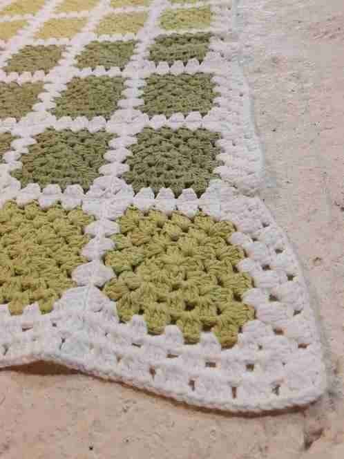 Granny woondeken gehaakt groen wit 170/149, Gehaakt, Ophalen of Verzenden, Groen, Woondeken