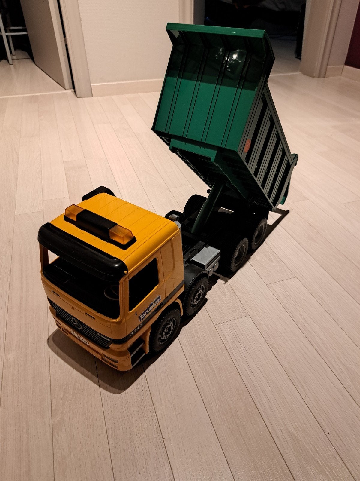 Mercedes Actros kiepwagen - Bruder, Enlèvement