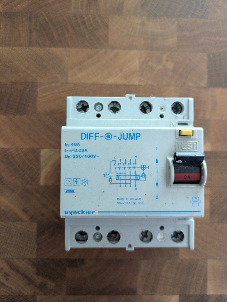 Verliesstroomschakelaar 2 stuks, Doe-het-zelf en Bouw, Ophalen, Gebruikt, Overige merken, Aardlekautomaat