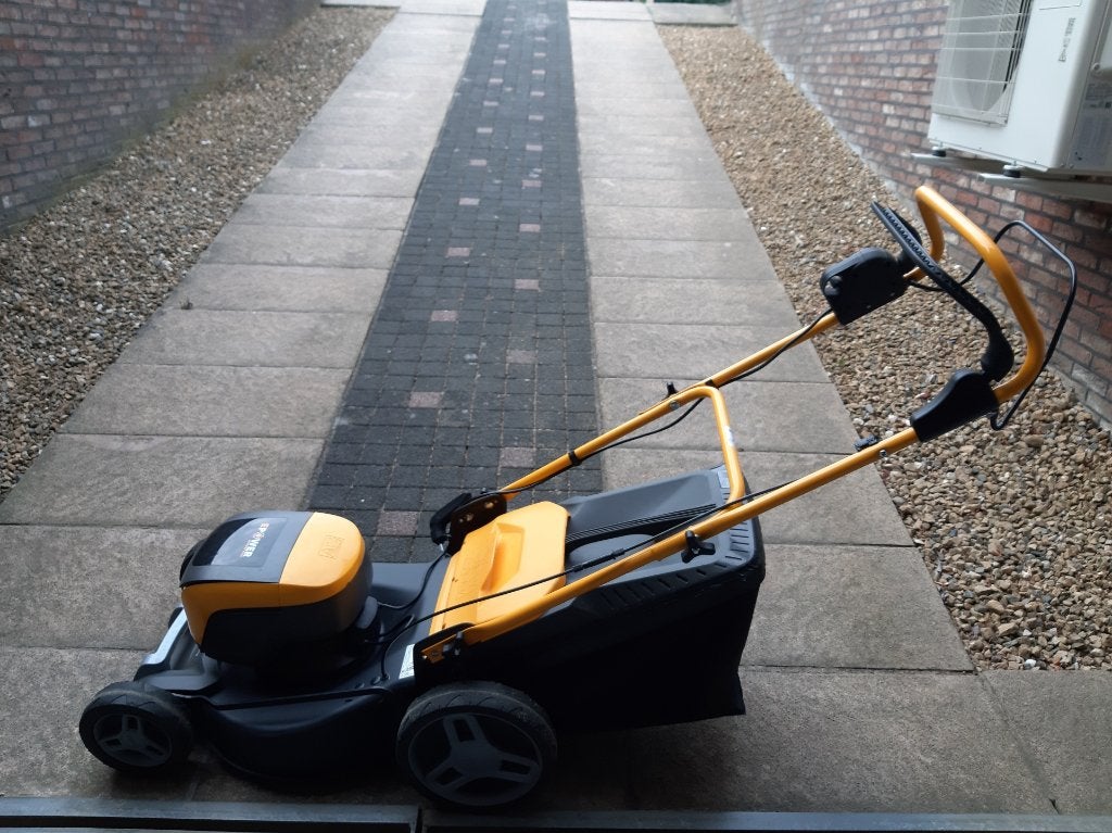 Grasmaaier "Stiga 548 SAE", Tuin en Terras, Grasmaaiers, Ophalen, Stiga, Accu-grasmaaier, Zo goed als nieuw