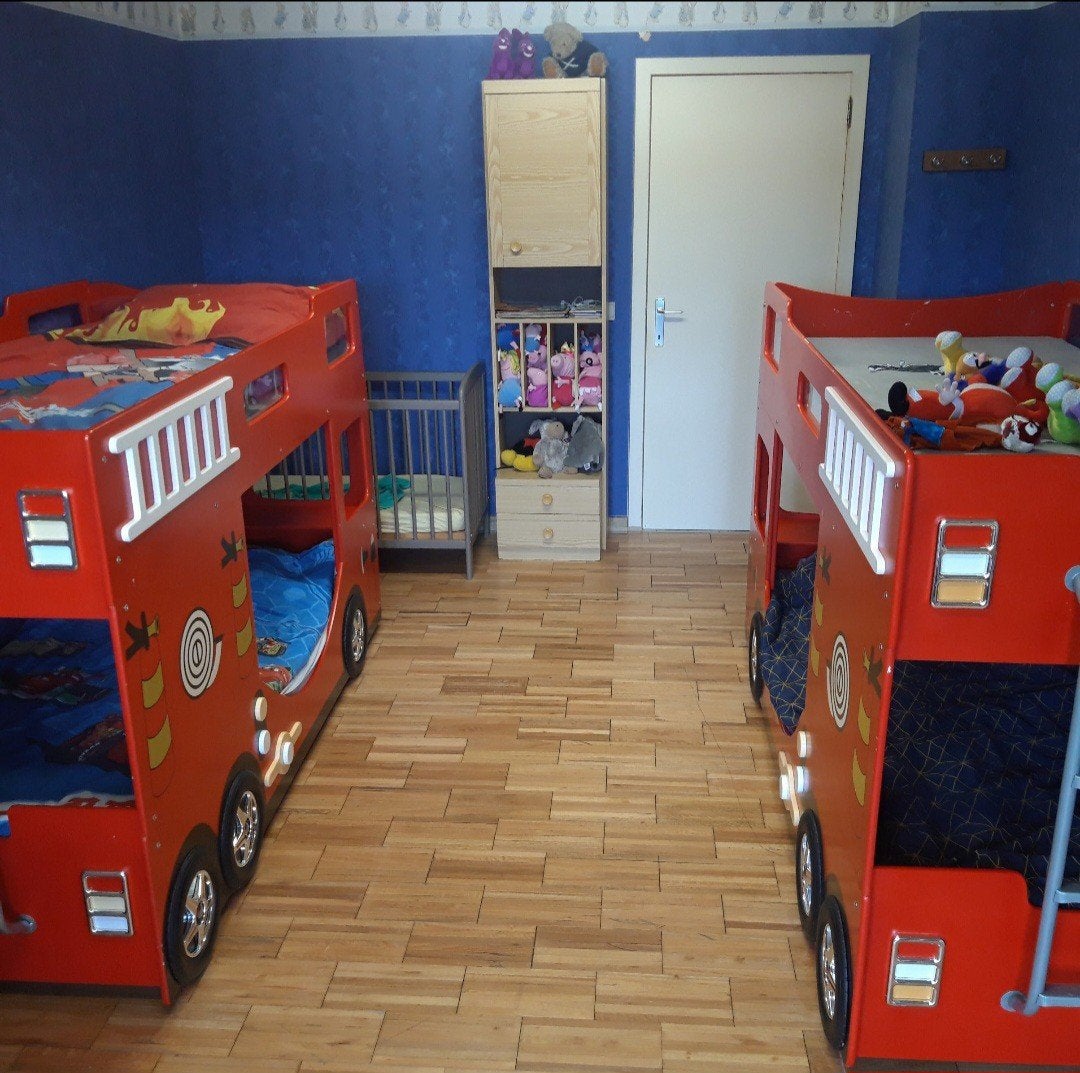 Twee stapelbedden brandweerwagens, Ophalen