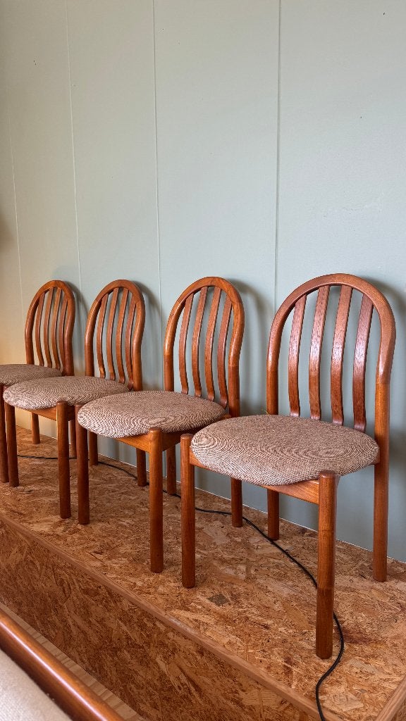 Vintage teak eetkamerstoelen (Koefoed), Ophalen