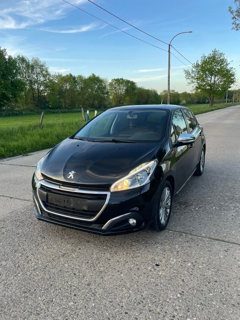 PEUGEOT 208 1.2 BENZINE 2017 DIRECT BESCHIKBAAR, Auto's, Voorwielaandrijving, Stof, Parkeersensor, 1199 cc