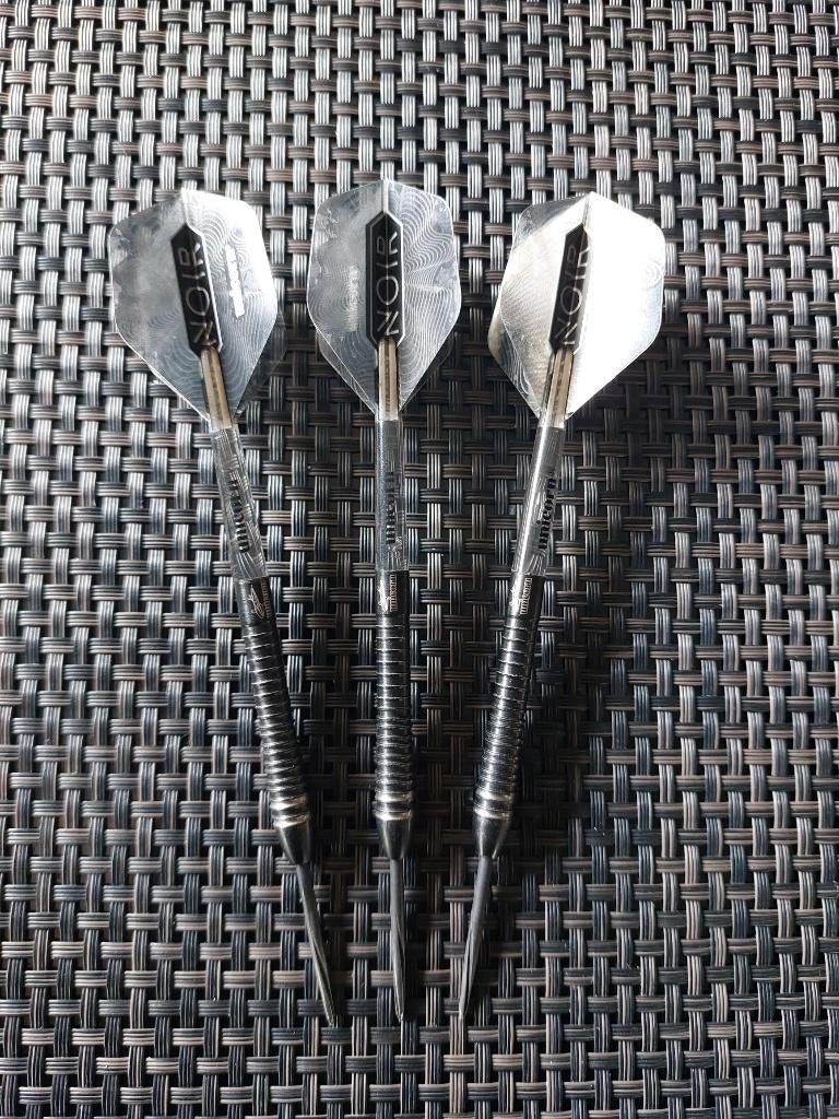 Gehand tekende Unicorn Gary Anderson Noir Phase, Sport en Fitness, Darts, Ophalen, Zo goed als nieuw, Pijlen