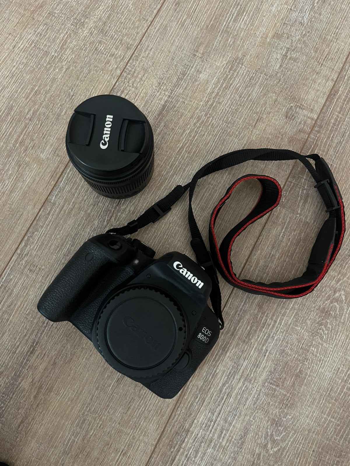 Canon EOS 800D + 18-55mm lens + tas & accessoires, Ophalen, Spiegelreflex, Zo goed als nieuw, Lensdop