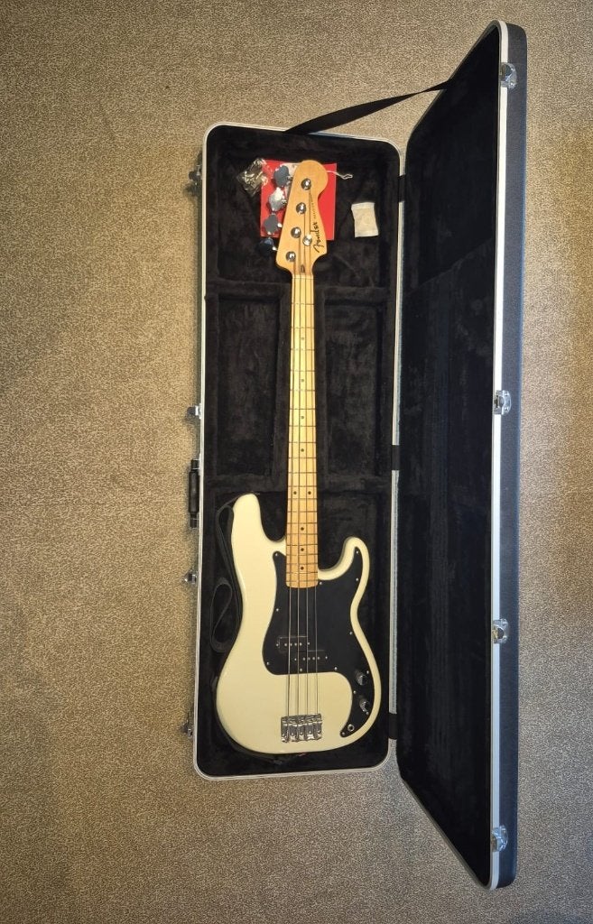 Fender Standard P Bass MN BPG OWT met case, Muziek en Instrumenten, Ophalen, Zo goed als nieuw, Elektrisch