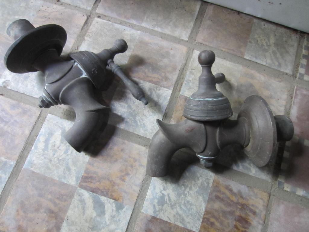 2 Antieke Messing kranen, Ophalen