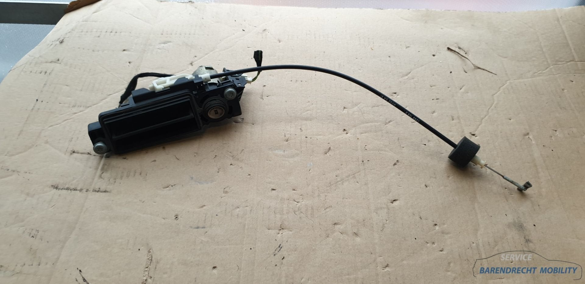 Handgreep kofferbak W211 E Klasse Mercedes A2037500693 origi, Auto-onderdelen, Gebruikt, Mercedes-Benz AG, Mercedes-Benz, Mercedesstrasse 120
70372  Stuttgart, DE