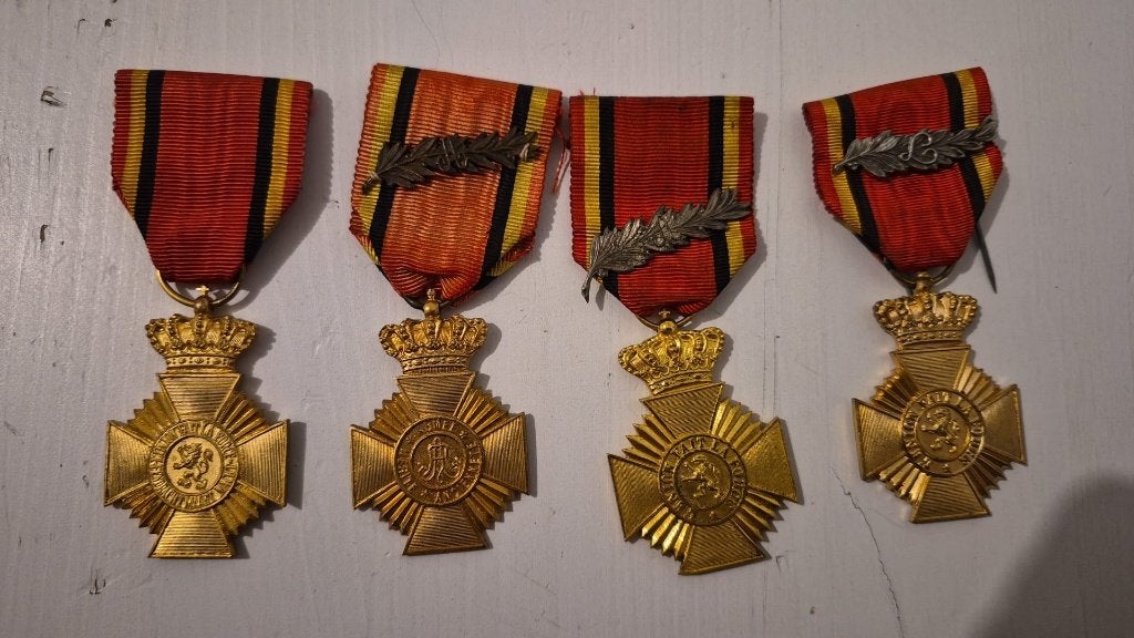 Croix Militaires belges – 4 variantes différentes -, Collections, Enlèvement